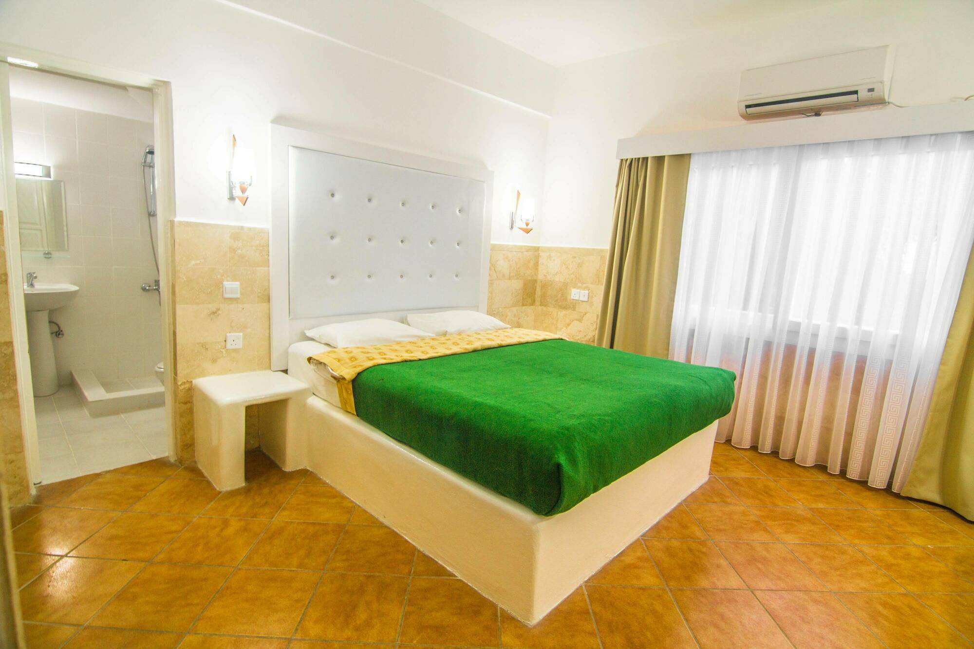 The Pine Bay Club Hotel Kerínia Kültér fotó